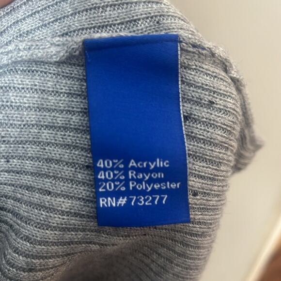 Apt. 9 Grey Vneck Tunic Sweater Small - Picture 3 of 4